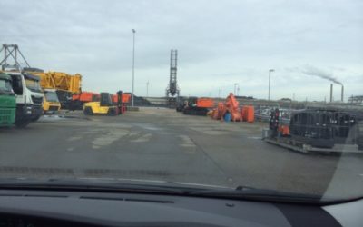 輸出ヤードの業者さん