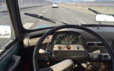 夜に海の上です